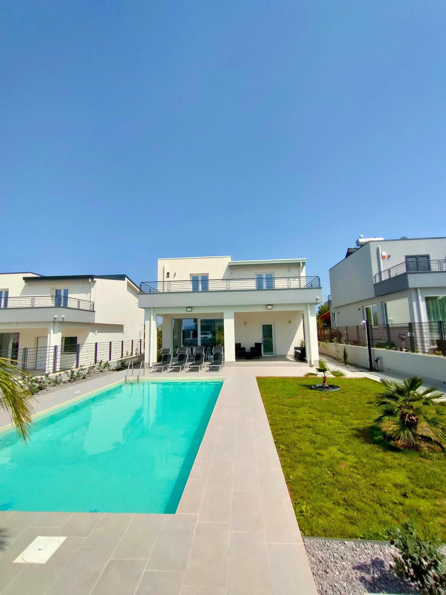 Villa Milicia อัลตาวิลลา มิลิเชีย ภายนอก รูปภาพ